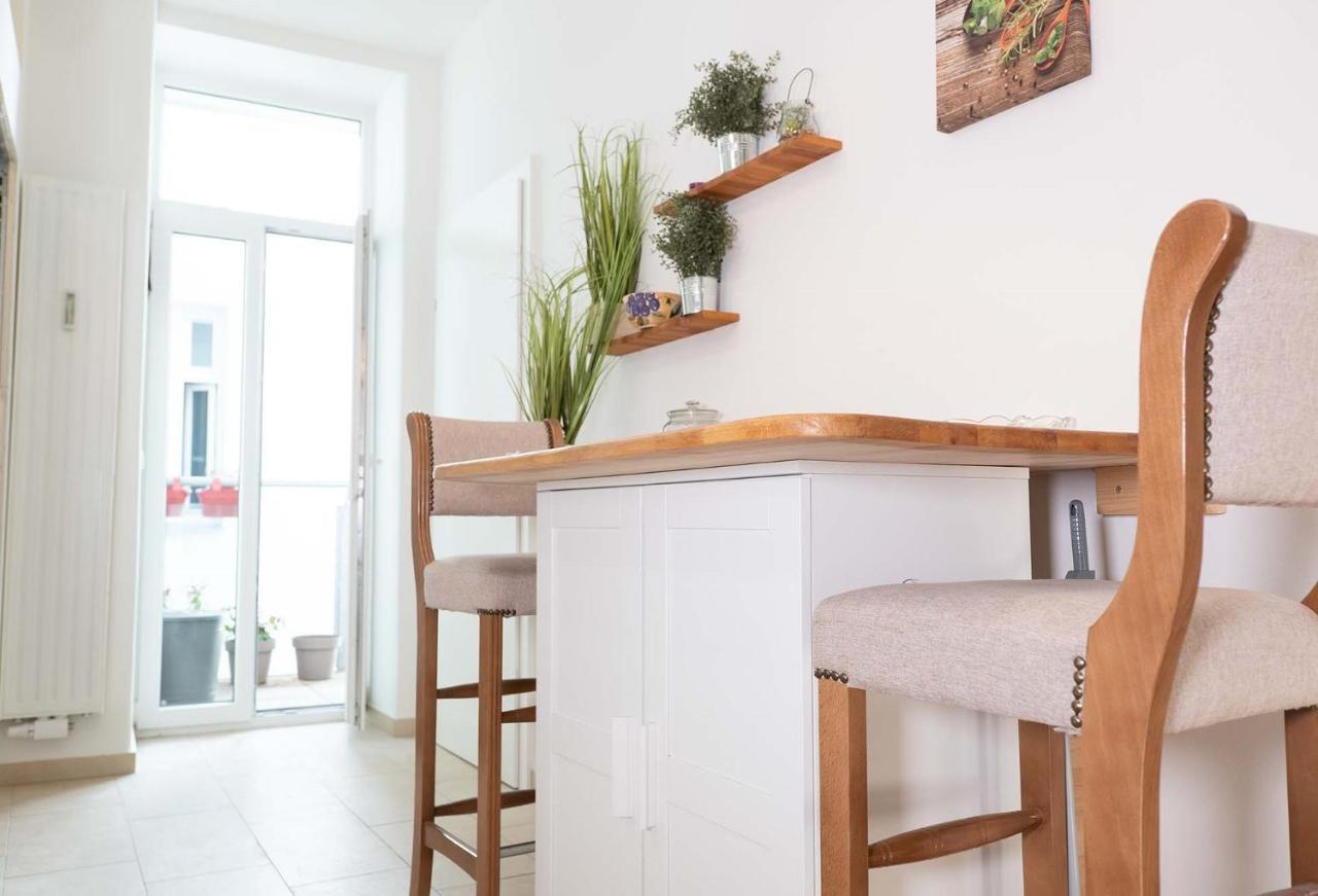 2 Rooms & Balcony - Top Location! Βιέννη Εξωτερικό φωτογραφία